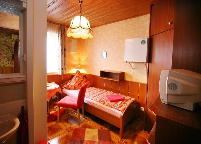 Otel Hotel-pension Klaer 2*